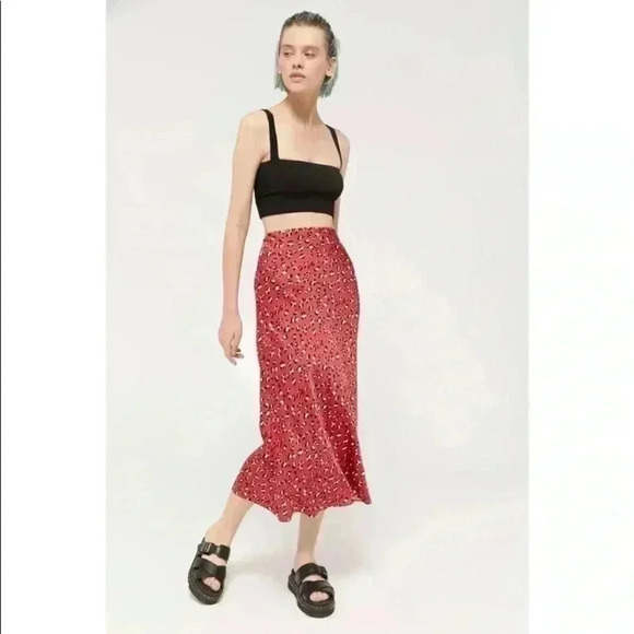 Urban Outfitters red leopard printed midi skirt - Picture 1 of 5